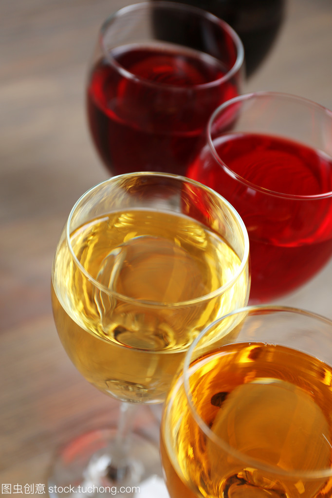 色彩之魅 葡萄酒杯、飲料與茶葉中的色彩藝術(shù)